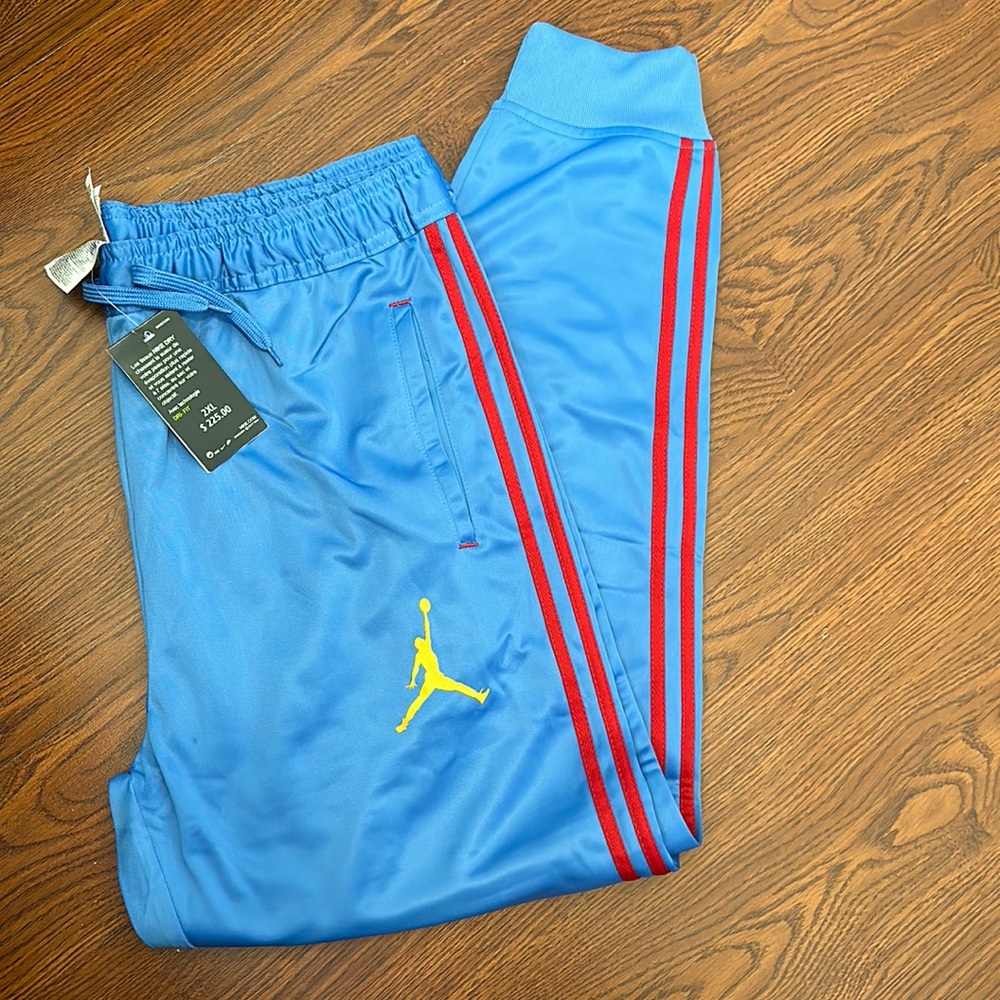 2017 VINTAGE NIKES 2XL